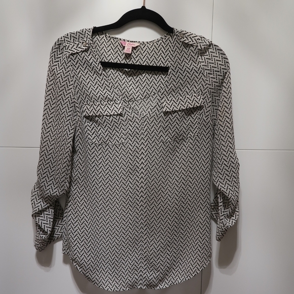 Candies Black and White V neck Blouse - Picture 3 of 6